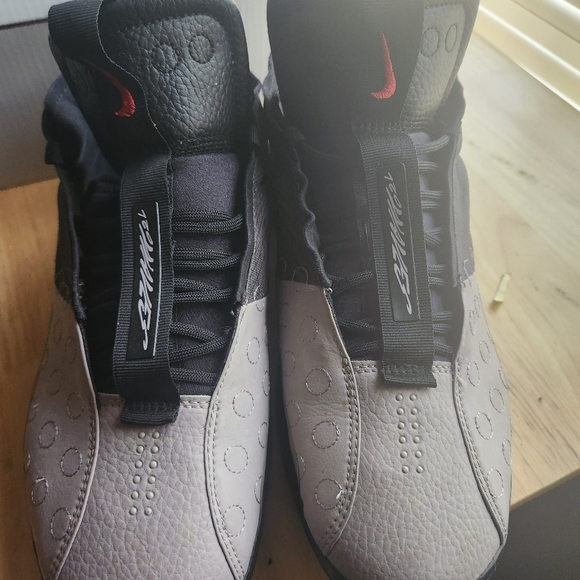 Nike - Picture 2 of 4